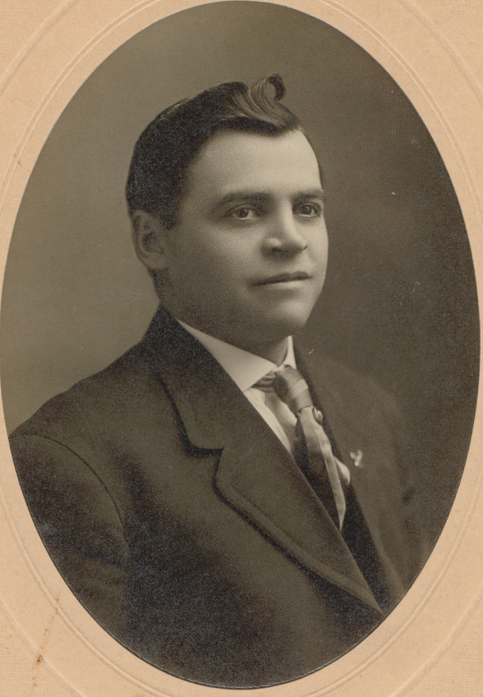 Carl Harned; Studio: Hoyt, Erie PA