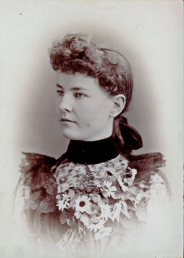 [probably Cecilia McManus] Studio: T. Bauslaugh, Paris - Ontario