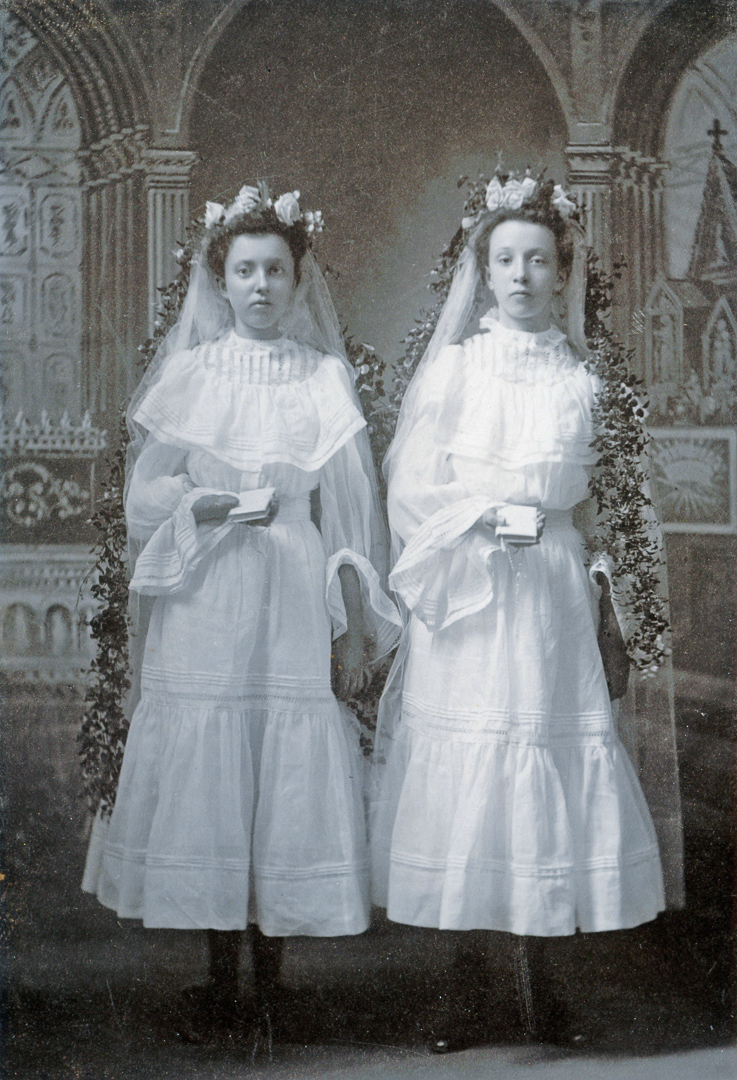 [probably Celia & Loretta Mary Gordon]